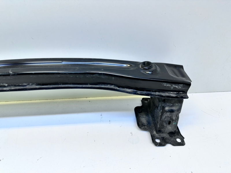 Усилитель переднего бампера