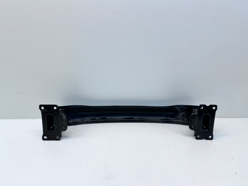 Усилитель переднего бампера