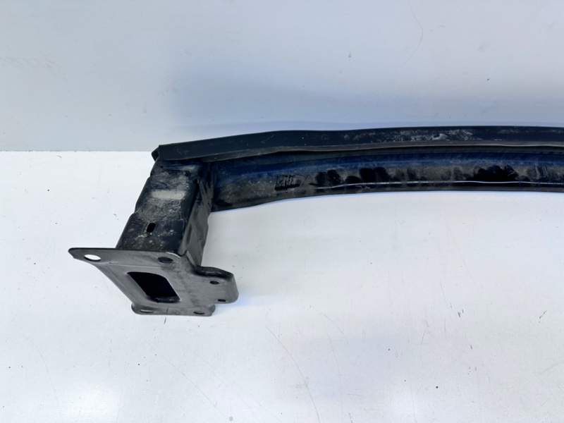 Усилитель переднего бампера