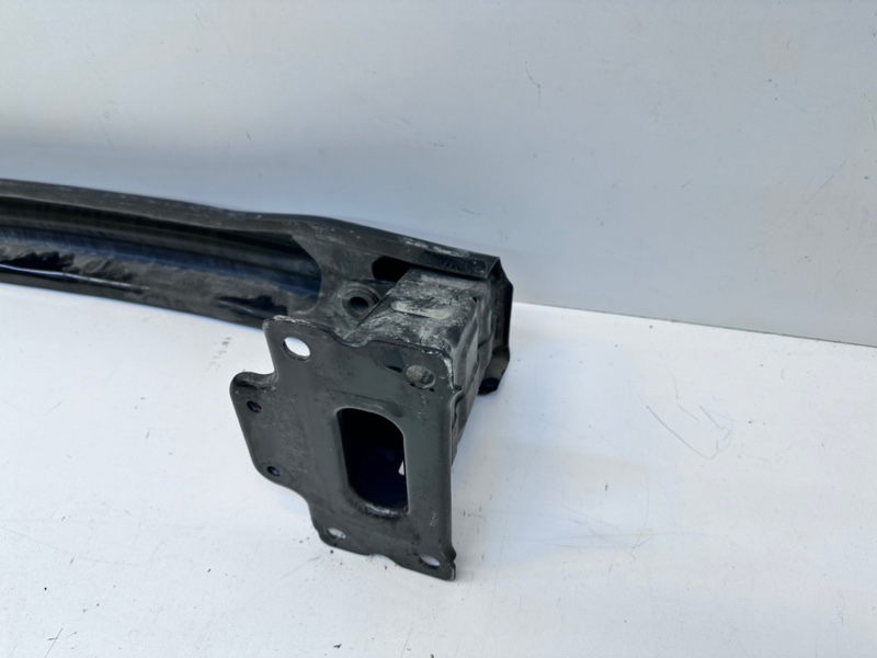 Усилитель переднего бампера