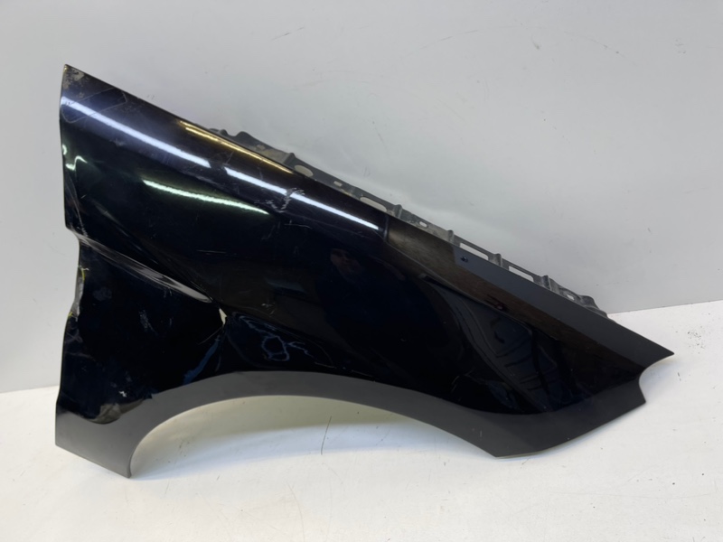 Крыло переднее правое