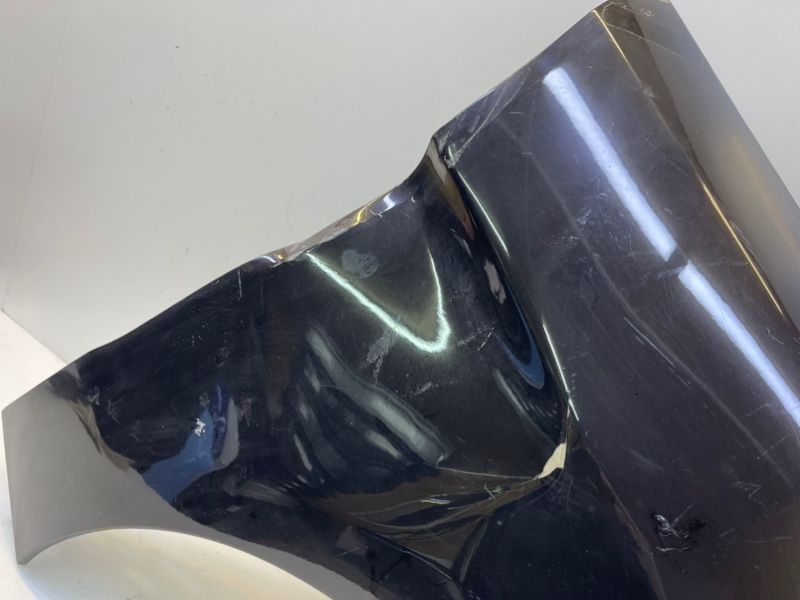 Крыло переднее правое