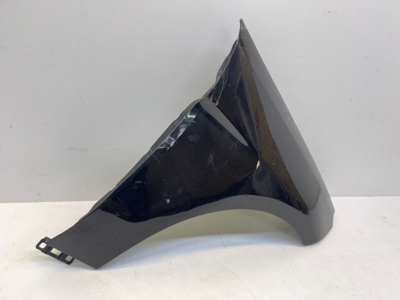 Крыло переднее правое