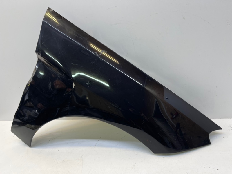 Крыло переднее правое