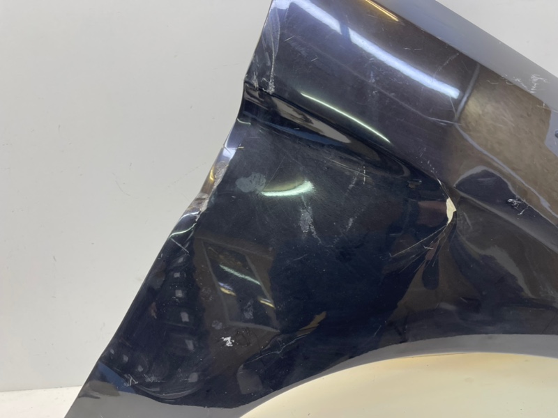 Крыло переднее правое