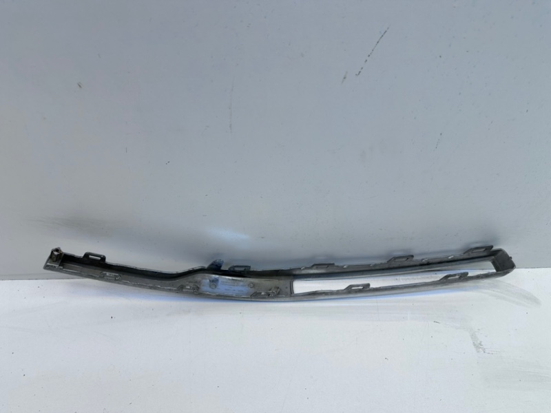 Молдинг переднего бампера правый