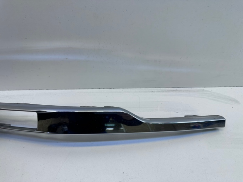 Молдинг переднего бампера правый