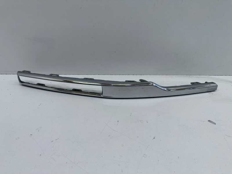 Молдинг переднего бампера правый