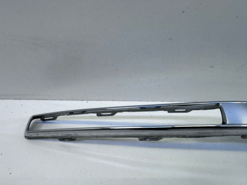 Молдинг переднего бампера правый