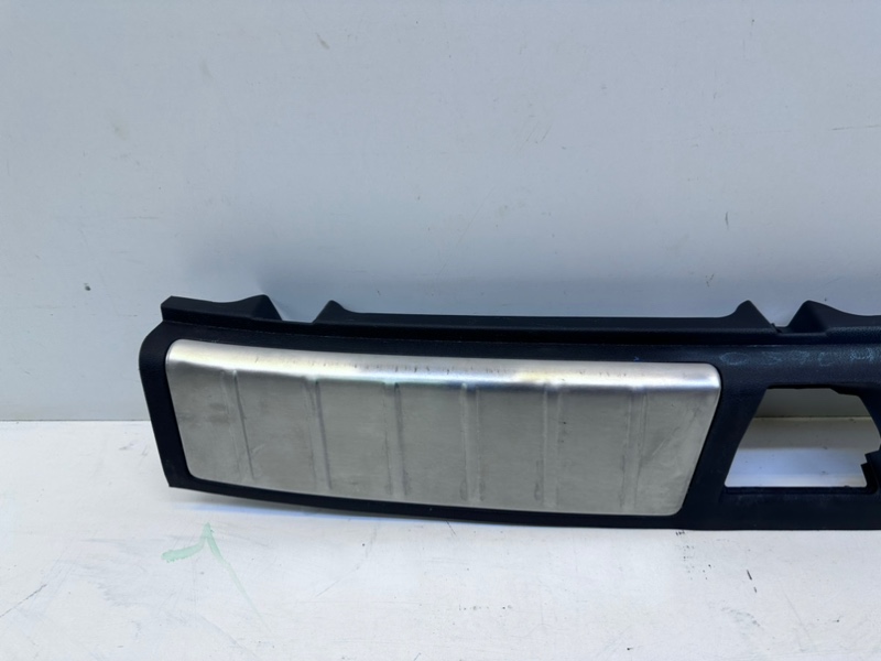 Кожух замка багажника