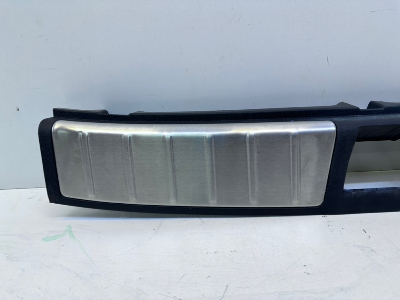 Кожух замка багажника