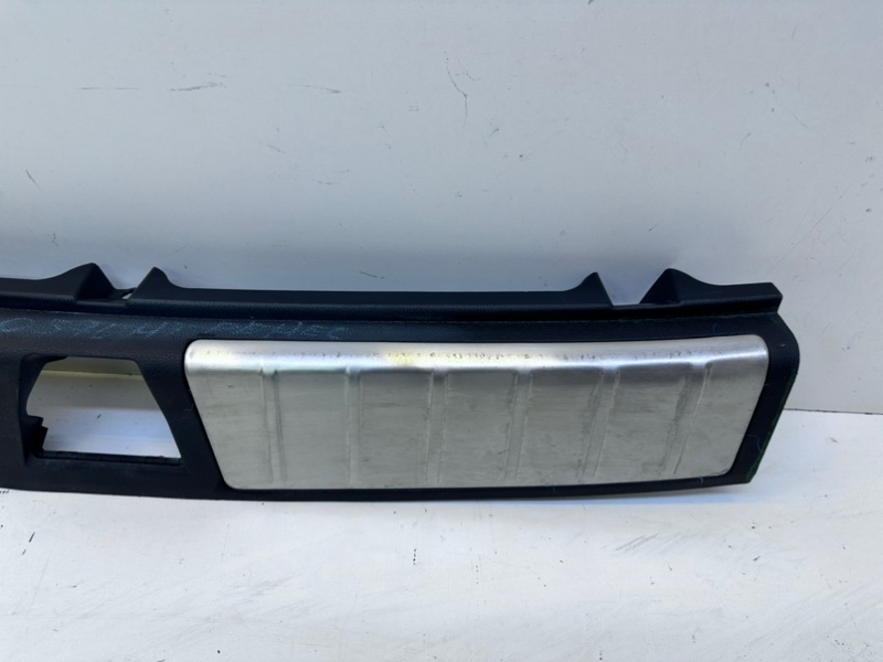 Кожух замка багажника