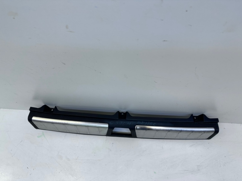 Кожух замка багажника