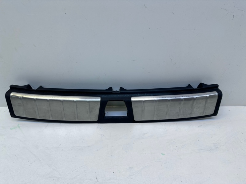 Кожух замка багажника