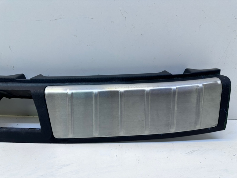 Кожух замка багажника