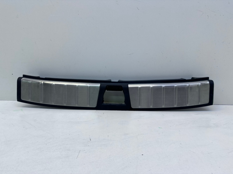 Кожух замка багажника