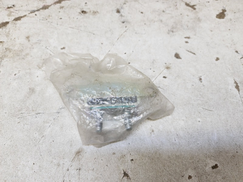 Петля крышки багажника