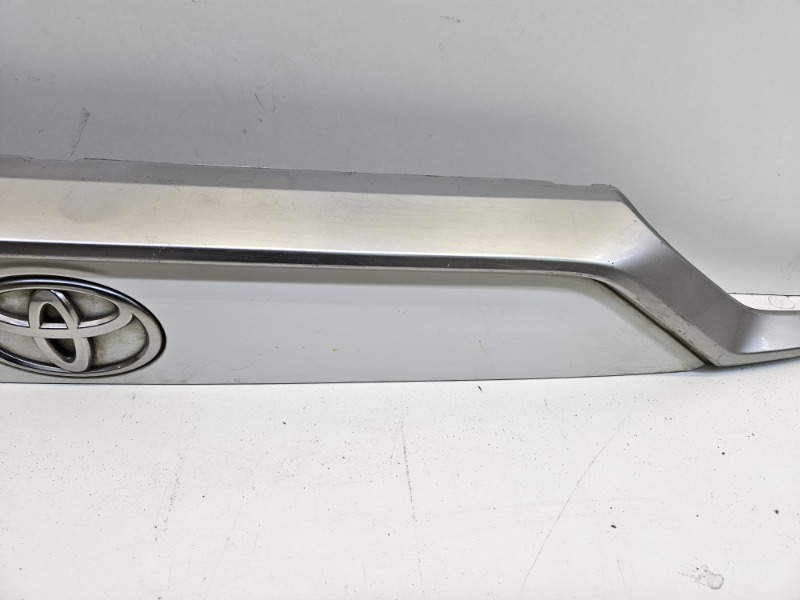 Накладка крышки багажника