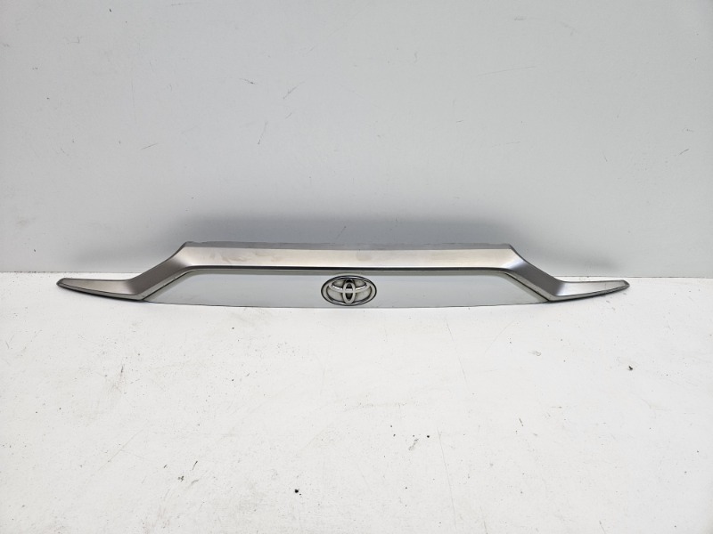 Накладка крышки багажника