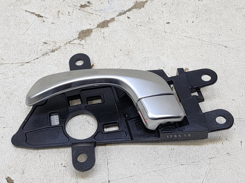 Ручка двери передней наружная левая