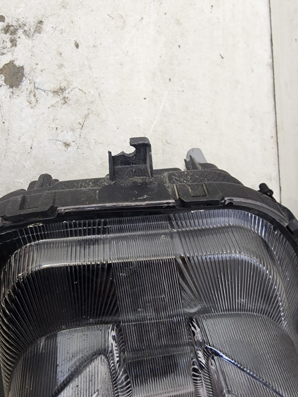 Фара противотуманная левая