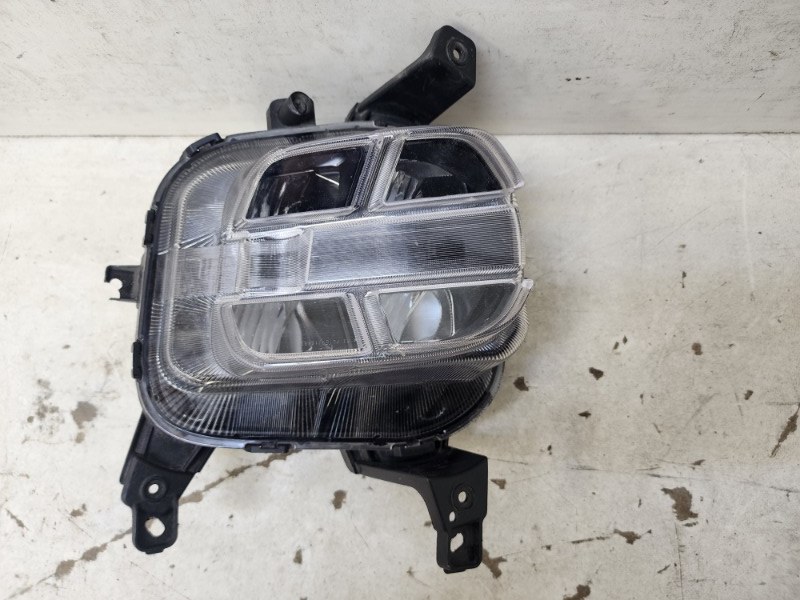 Фара противотуманная левая