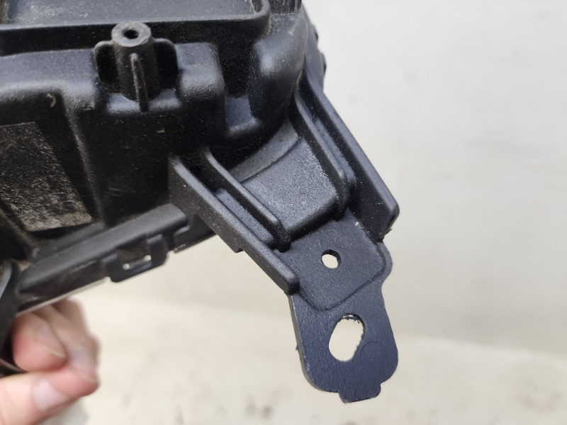 Фара противотуманная левая