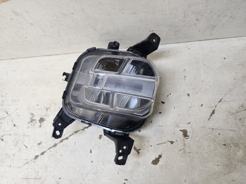 Фара противотуманная левая