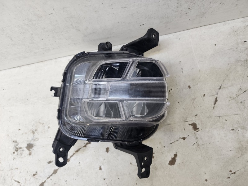 Фара противотуманная левая