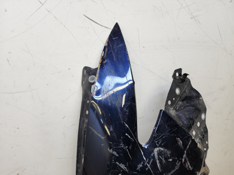 Крыло переднее правое