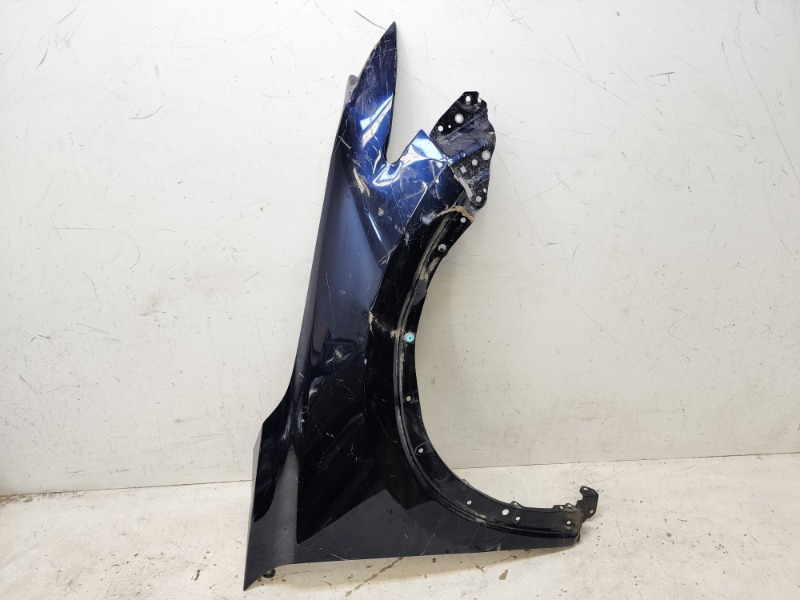 Крыло переднее правое