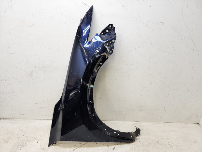 Крыло переднее правое