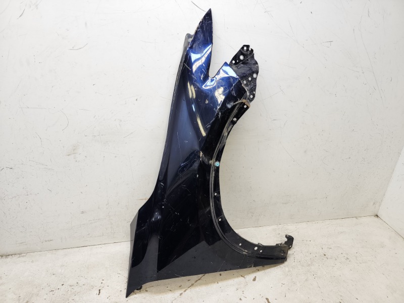 Крыло переднее правое