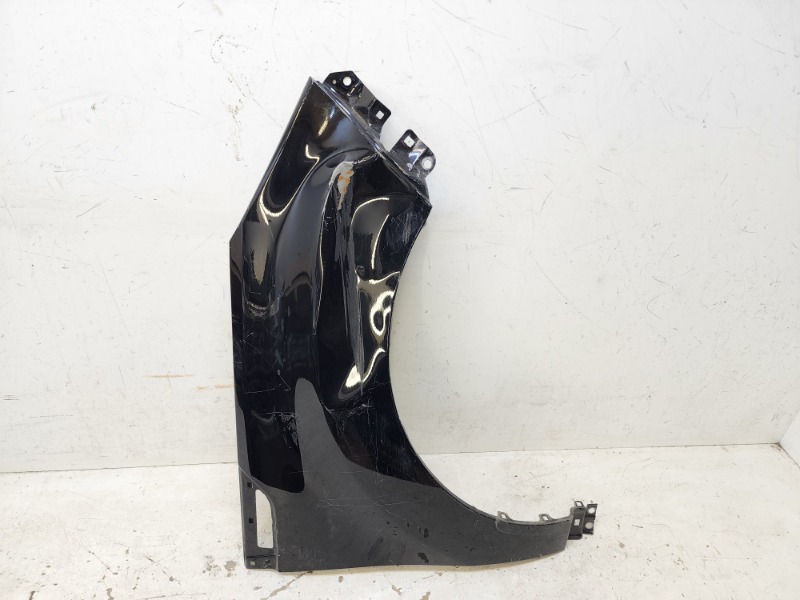 Крыло переднее правое