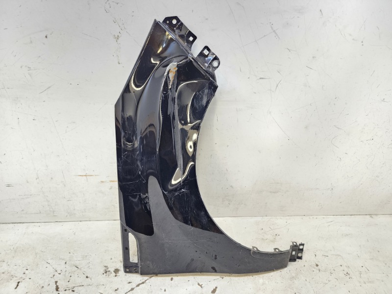 Крыло переднее правое