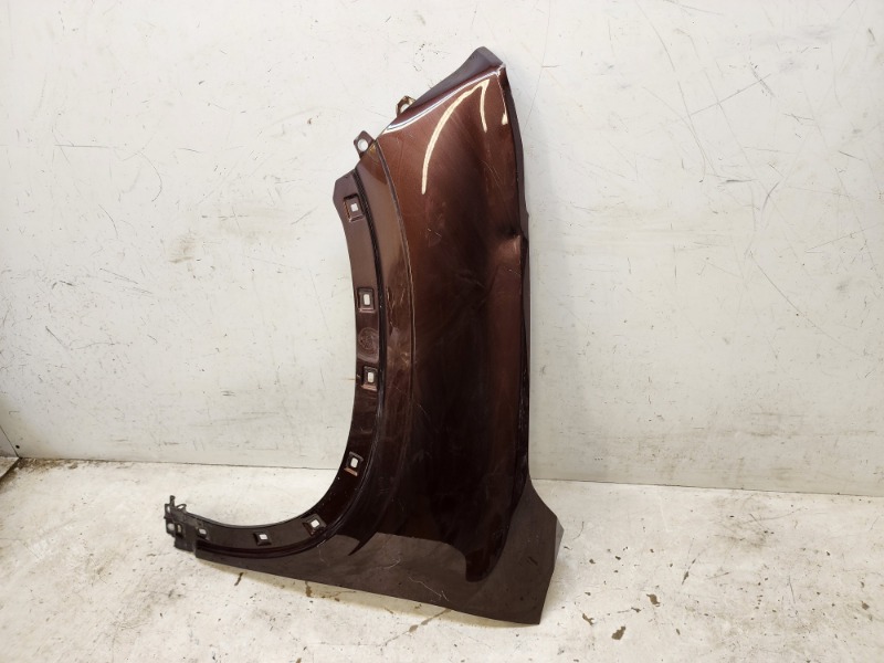 Крыло переднее левое