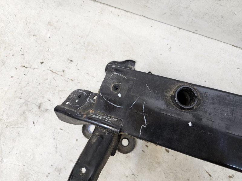 Усилитель переднего бампера