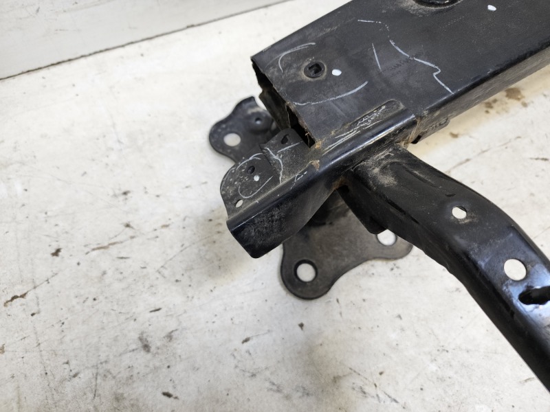 Усилитель переднего бампера