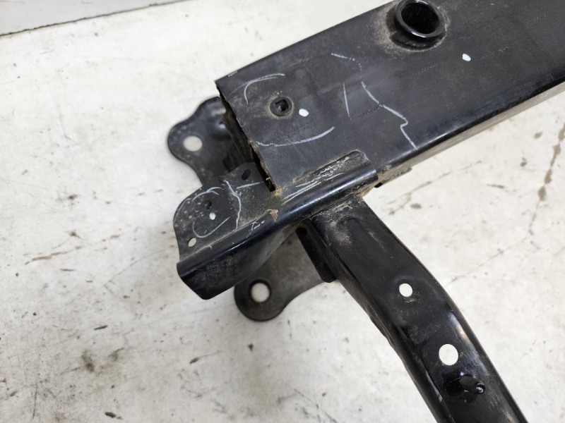 Усилитель переднего бампера