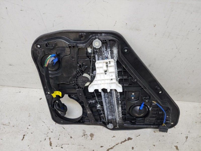 Стеклоподъемник электр. задний правый