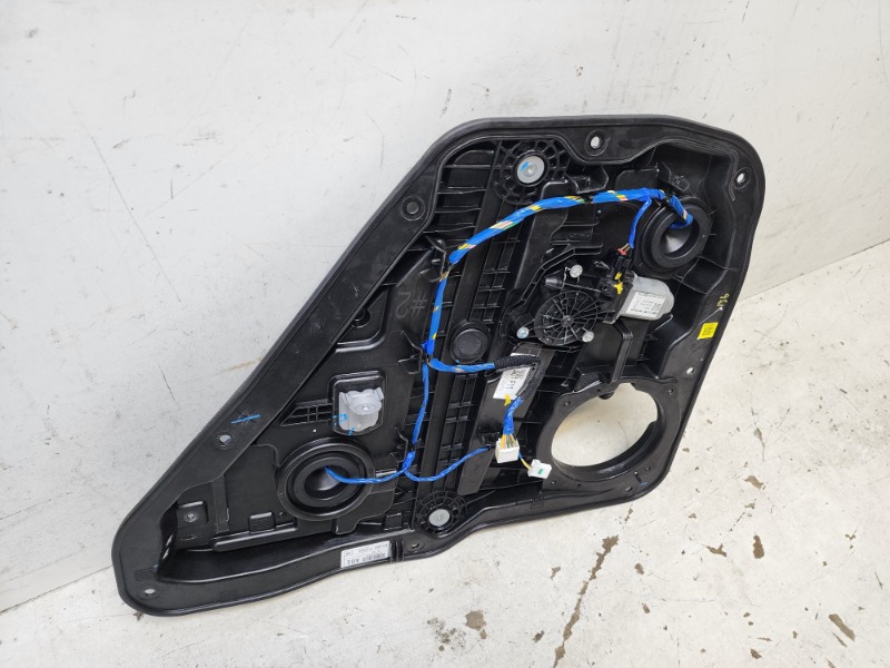 Стеклоподъемник электр. задний правый