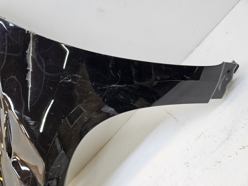 Крыло переднее левое