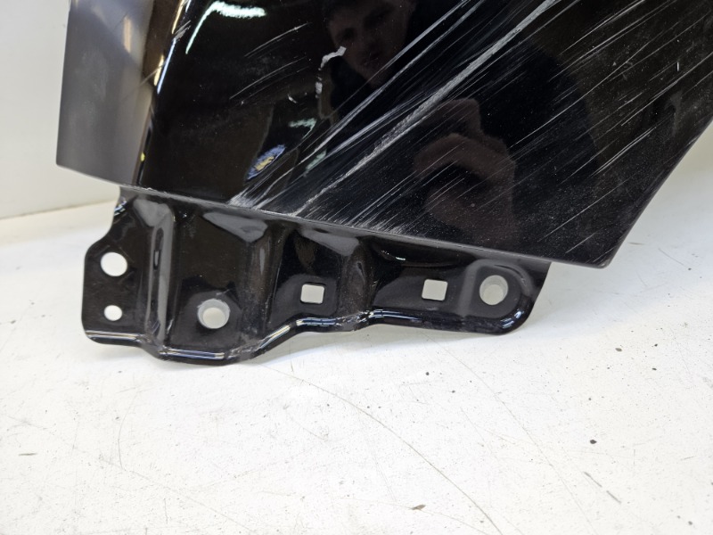 Крыло переднее левое