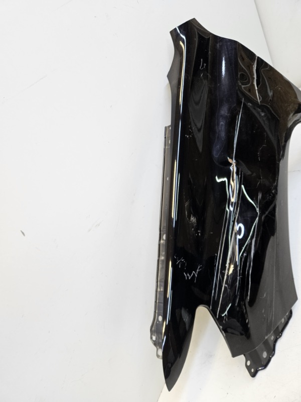 Крыло переднее левое