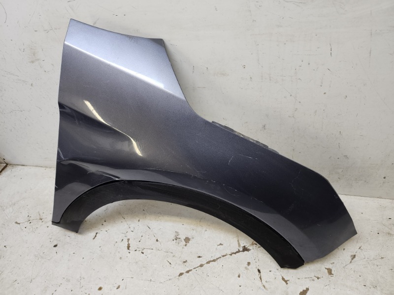 Крыло переднее правое