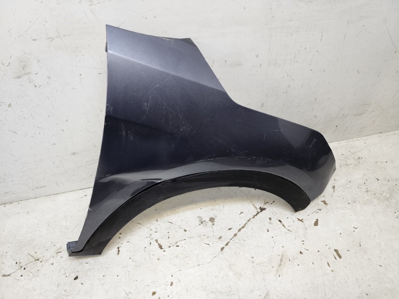 Крыло переднее правое