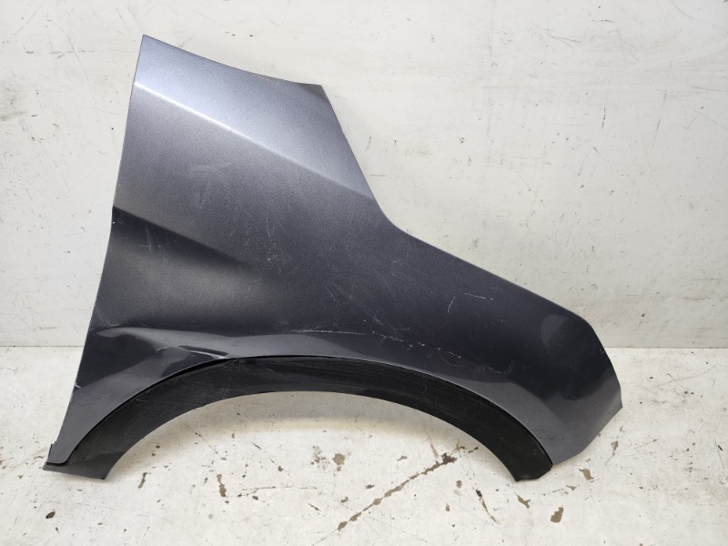 Крыло переднее правое