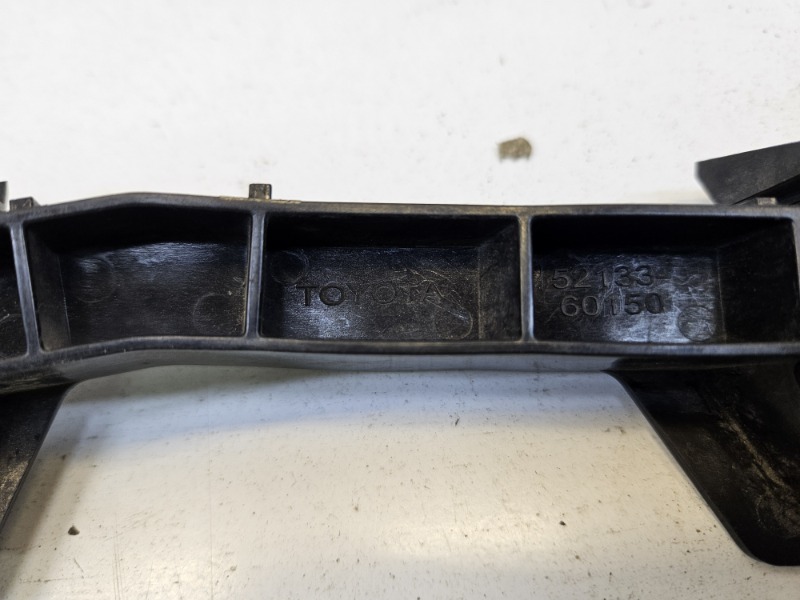 Кронштейн фар правый