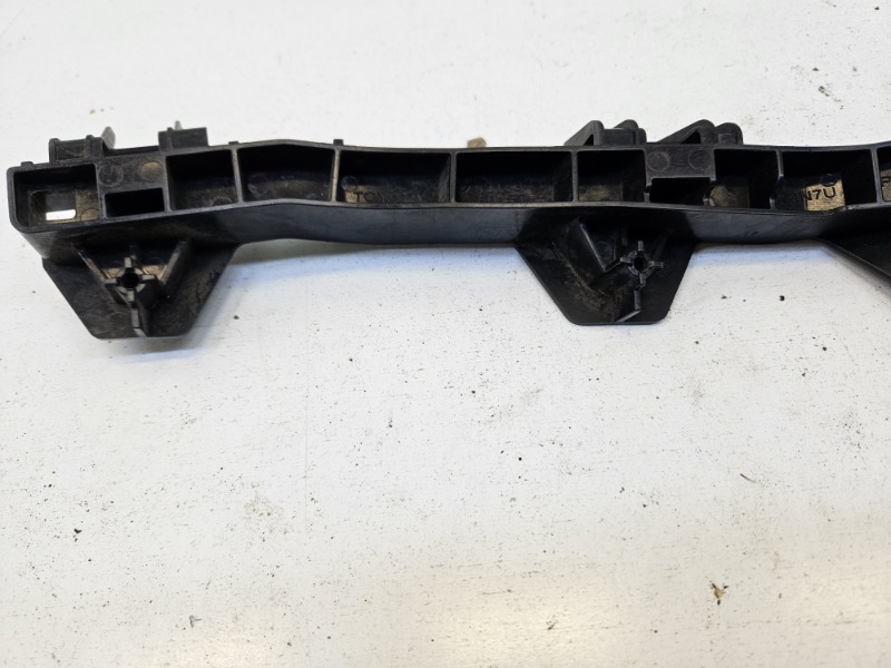 Кронштейн фар правый