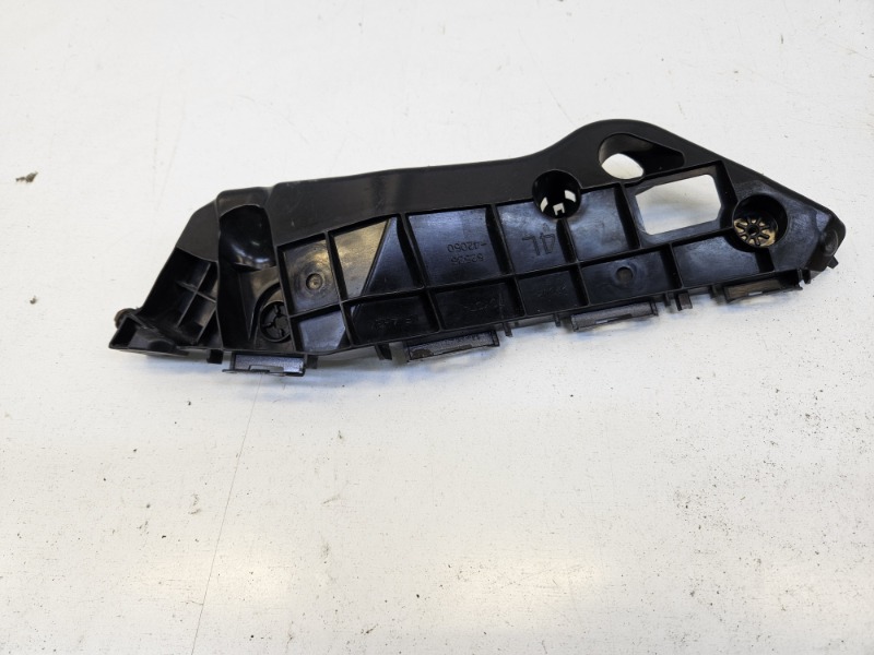 Кронштейн переднего бампера левый